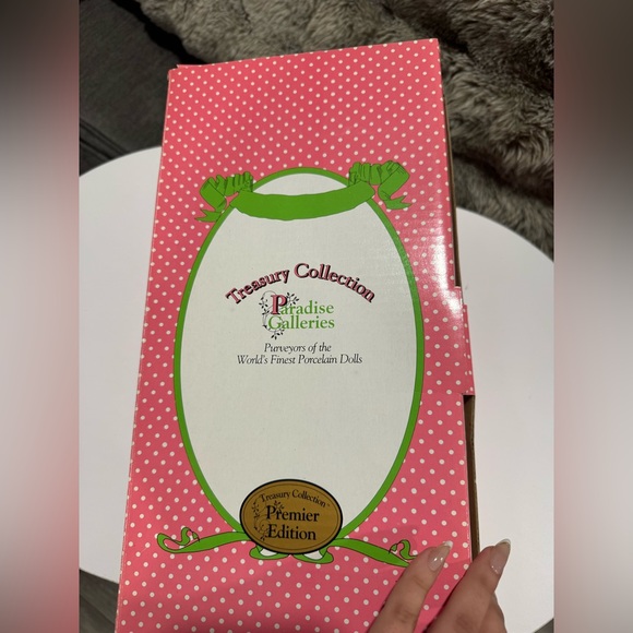 PARDISE GALLERIES Melissa Floral Porcelain Doll with Lace Dress - Picture 9 of 9